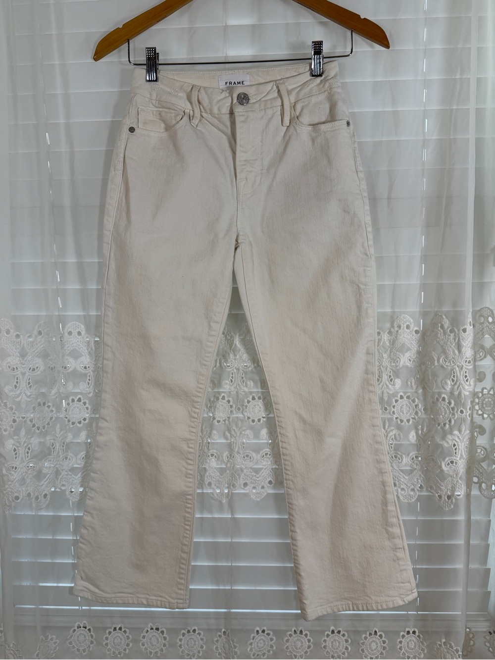 Frame le crop 25 mini bootcut cream jean preppy classic pants